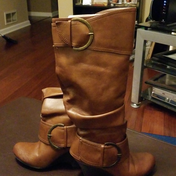 Boots - Picture 3 of 3